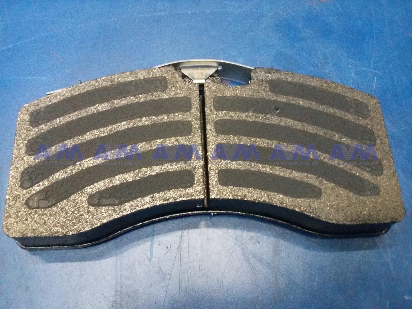 Brake pads set (4 pieces) 99707037695 Tadano Faun